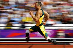 F1赛车赛场焦点！英格兰队对阵澳大利亚队，战术博弈精彩纷呈，教练斗智斗勇